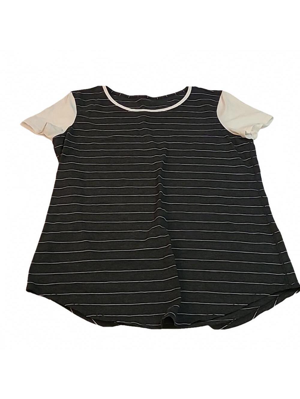 #121 Lululemon short sleeve approximate size 6 t942
